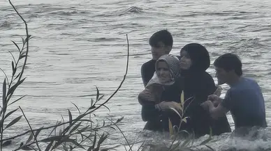 Korku dolu anlar: 4 kişilik aile birbirine sarılarak hayatta kaldı