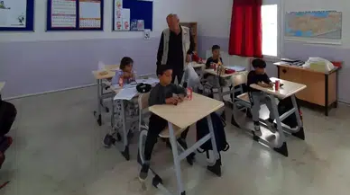 Emekli eczacıdan köy okuluna anlamlı destek