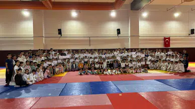 Sporcular bir üst kemere geçebilmek için ter döktü