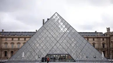 Louvre Müzesi soygununda 2 gözaltı