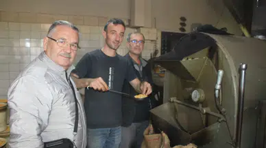 Geleneksel yöntemlerle 16 çeşit leblebi üretiyorlar
