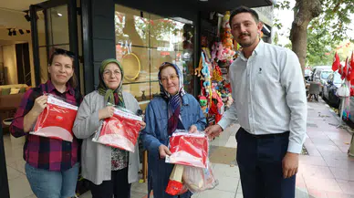 Şehzadeler Belediyesi Cumhuriyet coşkusunu 3 bin bayrakla dağıtarak yaşadı