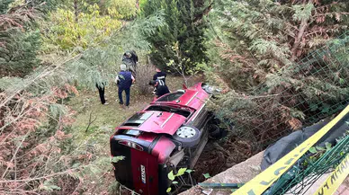 Kontrolden çıkan araç bahçeye uçtu