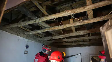 Düğün hazırlığı yaparken evleri başlarına yıkıldı