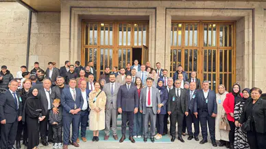 Mücahit Arınç'tan AK Parti Manisa'ya övgü