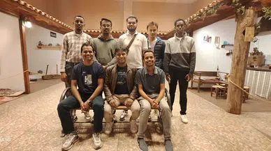 Uluslararası öğrenciler Akhisar’da zeytin topladı