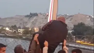 İntihar etmek isteyen adama sürücüler engel oldu