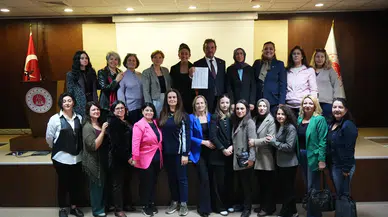 İYİ Partili Yunus Koca mazbatasını aldı