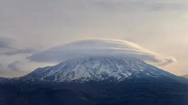 Doğa harikası mercek bulutu görenleri büyüledi