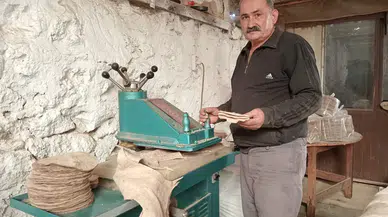 Kuşlar için keçeden yuva yapıyor