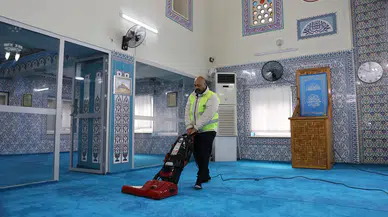 Yunusemre Belediyesi camileri temizlemeye devam ediyor