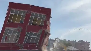 2 katlı bina titreşimle yerle bir oldu