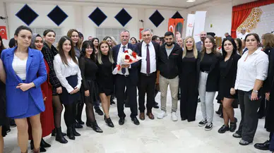 Yunusemre Belediyesinden öğretmenlere özel kutlama