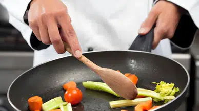 Yemek Yaparken Hangi Kaşık Kullanılmalı? İşte Lezzeti Etkileyen Detaylar