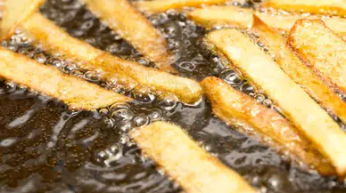 Kızartma yağı kaç kez kullanılır? İşte Ayçiçek, mısır, fındık ve zeytinyağı için pratik sınırlar