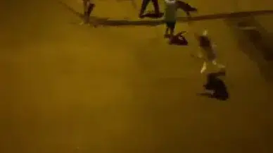 Kaldırım taşları havada uçtu