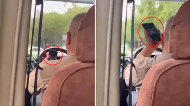 Minibüs şoförü yolculara aldırış etmeden müstehcen film izledi