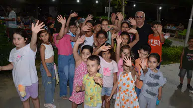 Sunucu Yılmaz Ünsal’dan çocuklara dondurma