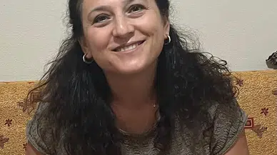 Genç ebe kapısı açık minibüsten düşerek can verdi