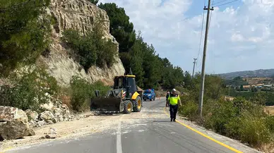 Yaşanan olay sonrası ilçe yolu trafiğe açıldı