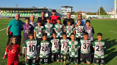 Salihlispor’un minikleri namağlup şampiyon