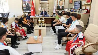 İl Müdürü Öztürk, Başarılı Kick Boks Sporcularını Ödüllendirdi