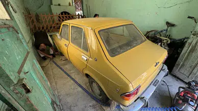 44 yıldır gözü gibi sakladığı otomobili, 15 bin euroya satıldı