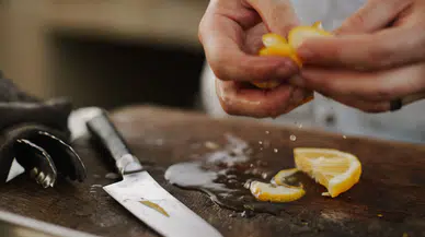 Ahşap kesme tahtası nasıl temizlenmeli? Doğru temizlik ve bakım rehberi