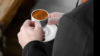 Kahve şişkinlik yapar mı? Asıl neden her zaman kahvenin kendisi olmayabilir