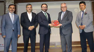 Manisa’da “Dijital Dünyada Çocuk ve Aile” konulu konferans düzenlendi