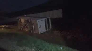 Taraftar midibüsü devrildi: 27 yaralı