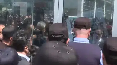 Polisler tahliye için CHP Genel Merkezi'nde