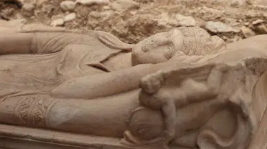 Kazıda bulunan lahit merak uyandırdı