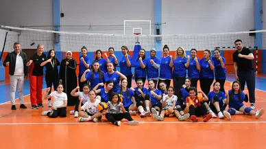 Sporcular ve annelerinden mini voleybol turnuvası