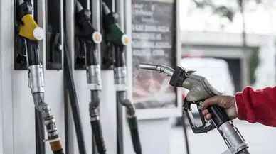 Benzin ve motorinde indirim beklentisi: Pompa fiyatları için salı gecesi işaret edildi