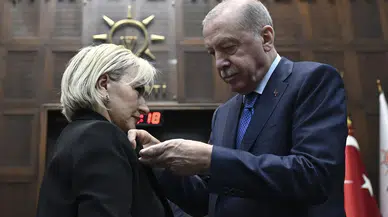 CHP'den ayrılan vekil AK Parti'ye katıldı