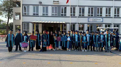 Dr. Ömer Faruk Meriç Ortaokulu’nda mezuniyet sevinci