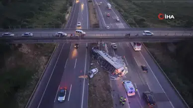 Halı yüklü tır otomobille çarpıştı: 6 yaralı