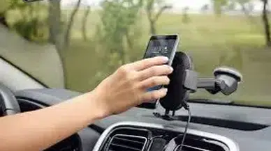 Araçta Telefon Tutucu Yasak mı? Ön Cama Monte Edilen Aparatlar İçin Yeni Kural Netleşti