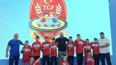 Yunusemre'nin minik güreşçileri festivale damga vurdu