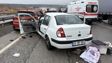 Karayolda sağanak yağış zincirleme kazalara yol açtı
