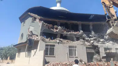 Manisa’da 28 yıllık cami yıkılıyor