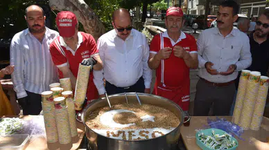 MESO Kırmızı Köprüde aşure hayrı gerçekleştirdi