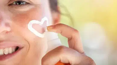 Cildinizi Güneşten Korurken Bu Hatalara Düşmeyin: Uzmanlardan Kritik Uyarı