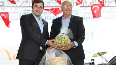Kula'nın en lezzetli kavunu sahibine altın kazandırdı