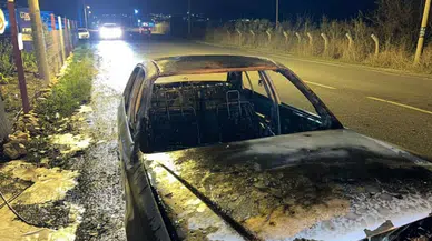 Seyir halindeyken alev alan otomobil küle döndü