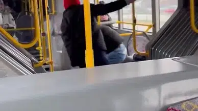 Otobüste tekme tokat dövdü: Sebebi ise sonra belli oldu!