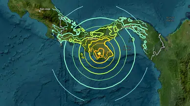Panama'da 7.7 büyüklüğünde şiddetli depremin ardından Katedral çöktü!