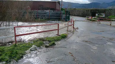 Bakırçay taştı mahalle su altında kaldı