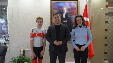 Müdür Öztürk başarılı sporcuları ödüllendirdi